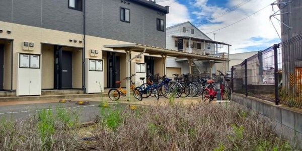 建物設備(屋根付き駐輪場)