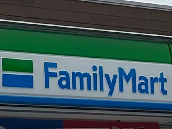周辺環境(ファミリーマート 和歌山大浦西浜店 様 421m)