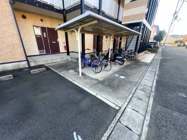 物件内観写真8　(駐輪場)