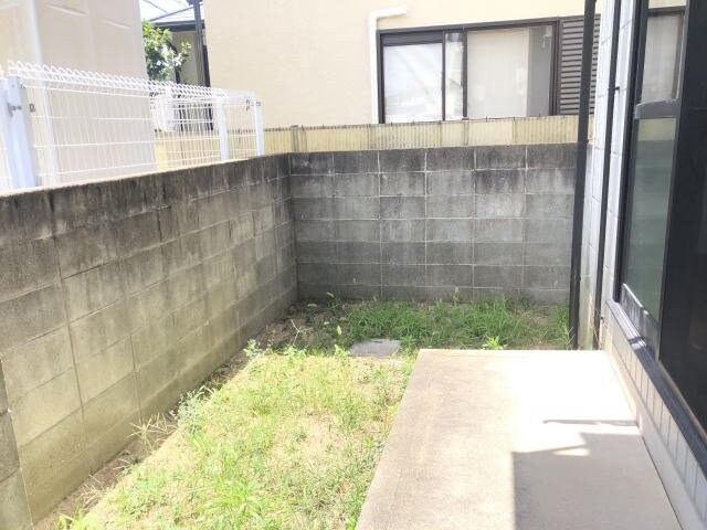 物件内観写真21　(専用庭：同仕様)