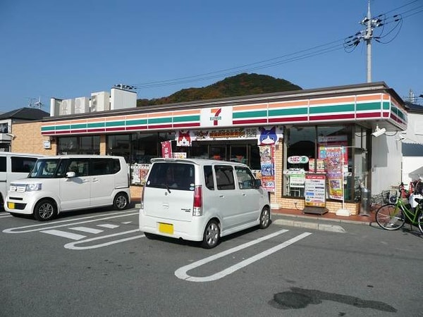 周辺環境(セブンイレブン和歌山栄谷店様 791m)