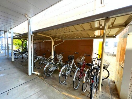 物件内観写真27　(屋根付き駐輪場)