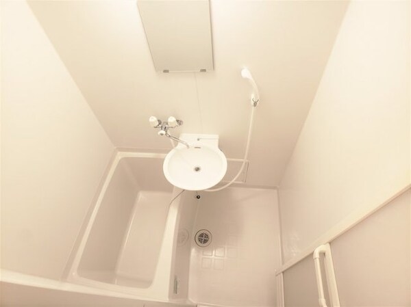 浴室(浴室乾燥機で雨の日でもスッキリ乾かせます)