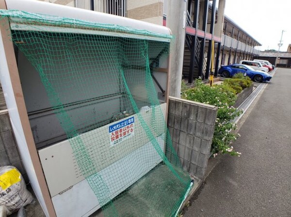 周辺環境(居住者専用のゴミ置き場)