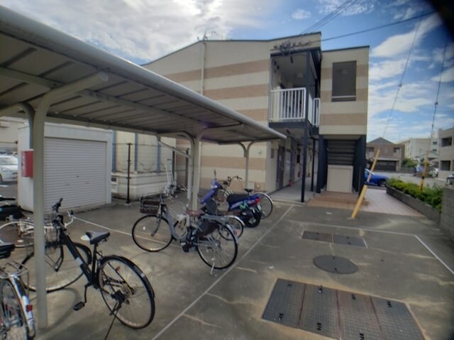 物件内観写真9　(屋根付き駐輪場)