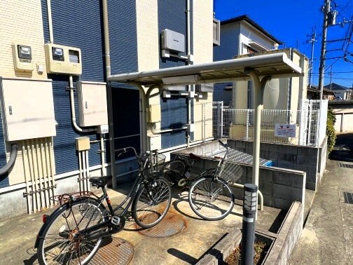 物件内観写真10　(屋根付き駐輪場)