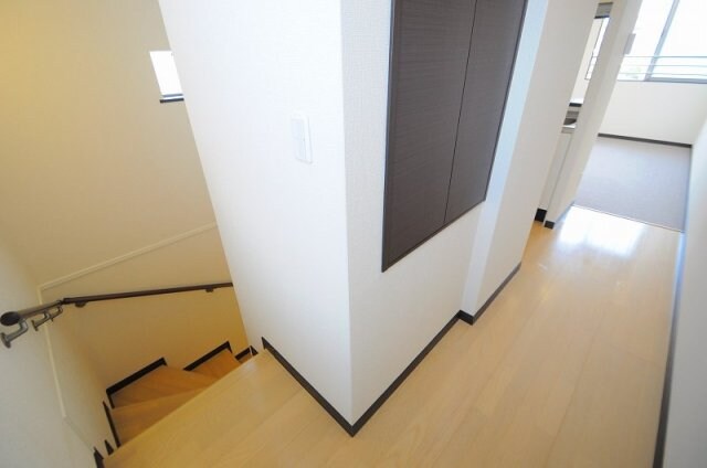 物件内観写真14　(階段)