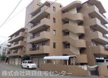 リベラルパレス新留の外観写真