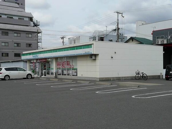 周辺環境(ファミリーマート和歌山土佐町店様 621m)