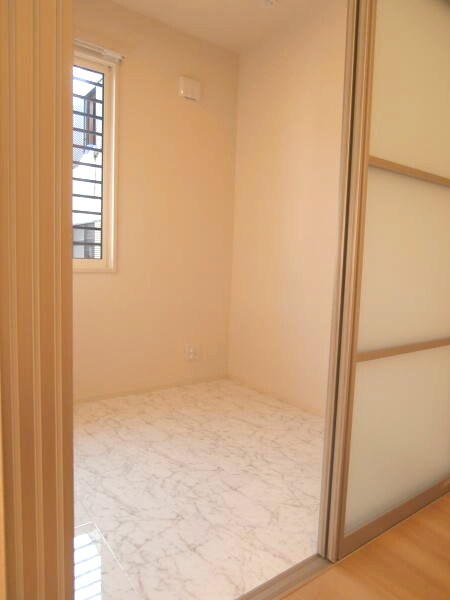 物件内観写真16　(サンルーム(納戸))