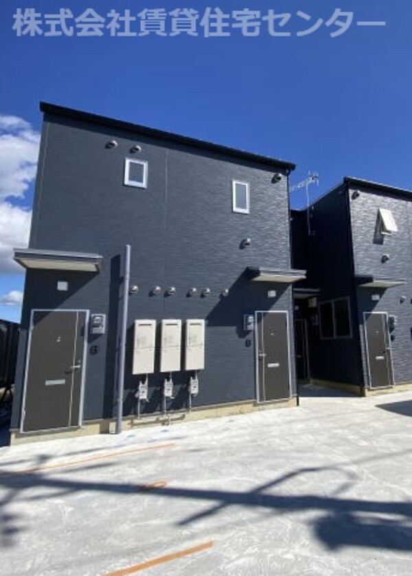 外観(施工例※実際の建物とは、外壁、窓の開口部の位置等のデザインが)