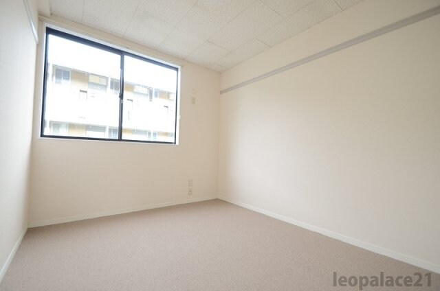 物件内観写真14　(ゆとりある８畳以上のお部屋)