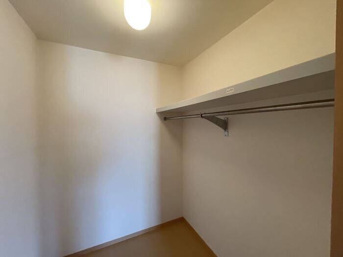 物件内観写真16　(ウォークインクローゼット)