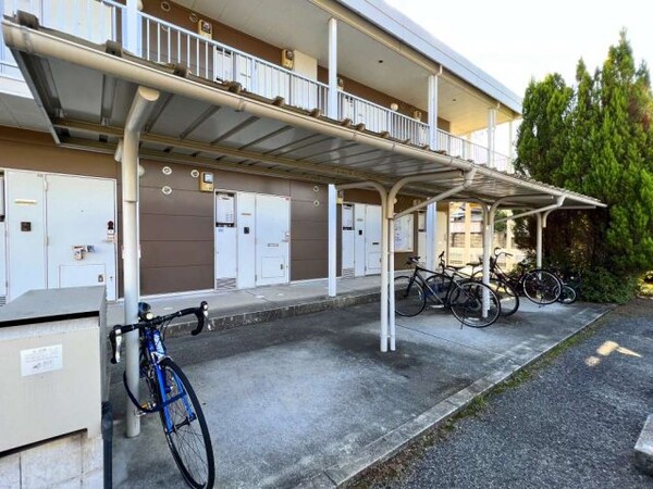 建物設備(屋根付き駐輪場)