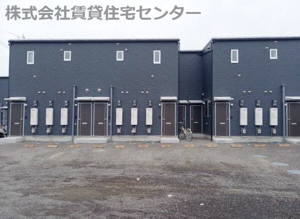 外観(施工例※実際の建物とは、外壁、窓の開口部の位置等のデザインが)