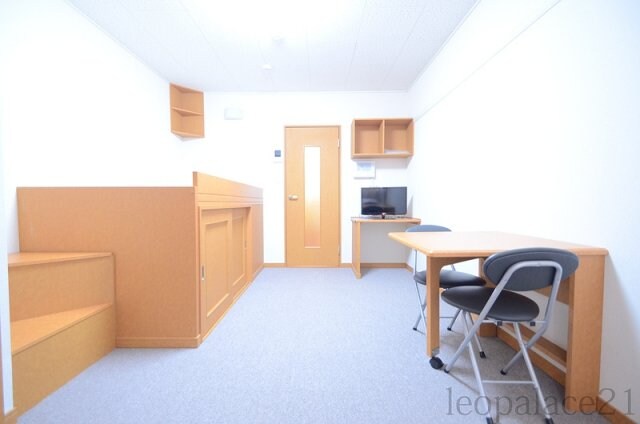 物件内観写真7　(家具家電付きで使いやすい居室)