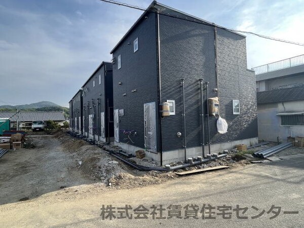 外観(施工例※実際の建物とは、外壁、窓の開口部の位置等のデザインが)