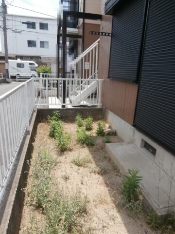 物件内観写真18　(専用庭：同仕様)