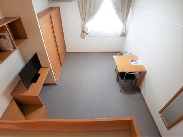 物件内観写真13　(家具家電付きで使いやすい居室)