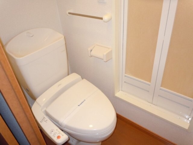 物件内観写真8　(温水洗浄便座付)