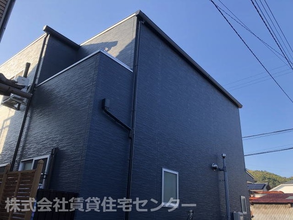 外観(施工例※実際の建物とは、外壁、窓の開口部の位置等のデザインが)