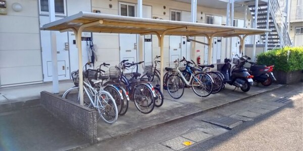 建物設備(屋根付き駐輪場)