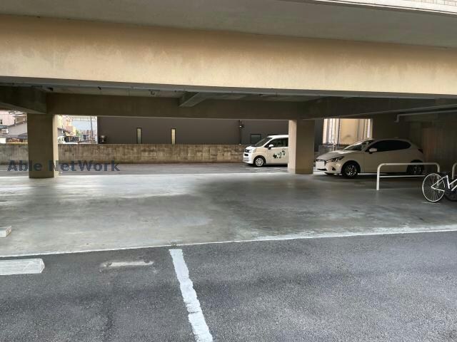 物件外観写真4　(駐車場)