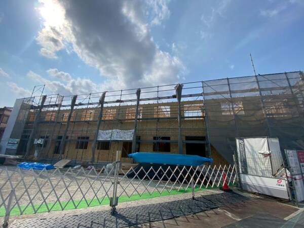 建築中