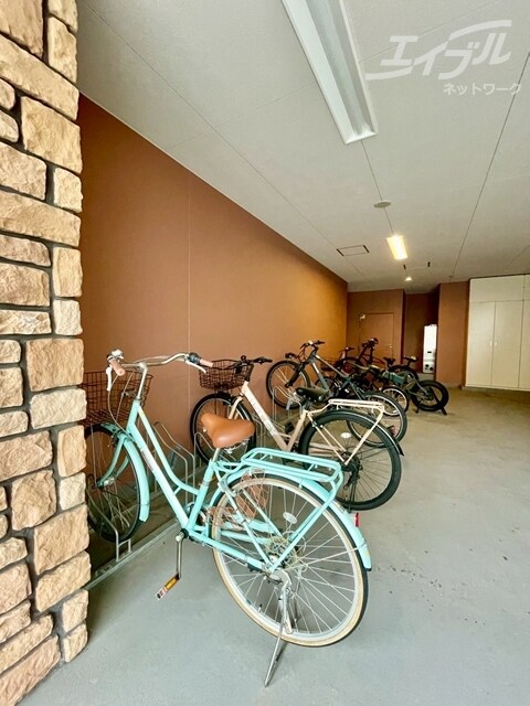 物件外観写真4　(駐輪場)