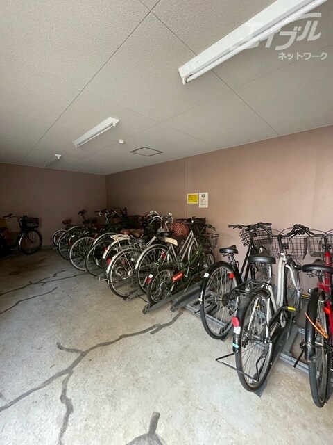 物件外観写真5　(駐輪場)