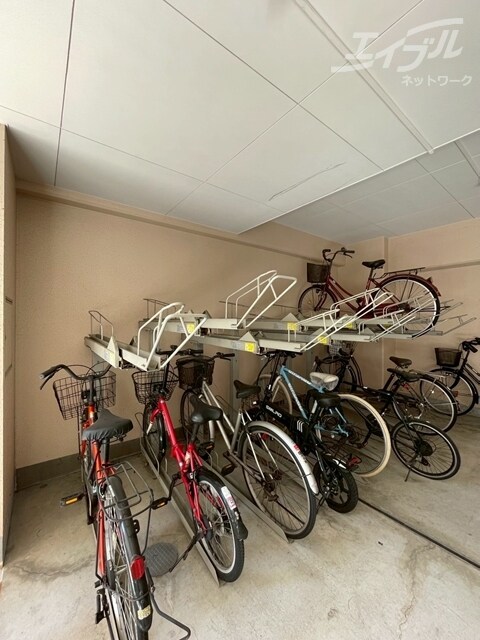 物件外観写真6　(駐輪場)