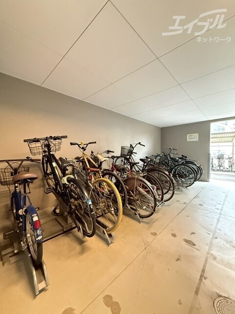 物件外観写真5　(駐輪場)