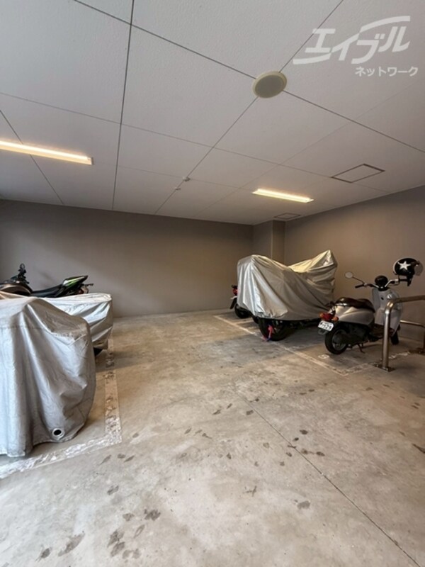 駐車場(バイク置き場)