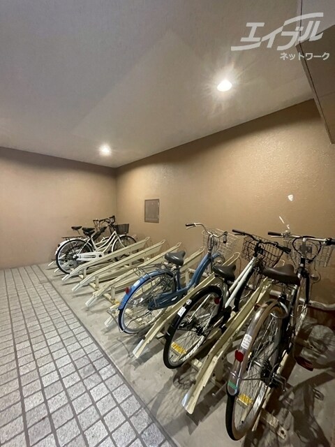 物件外観写真6　(駐輪場)