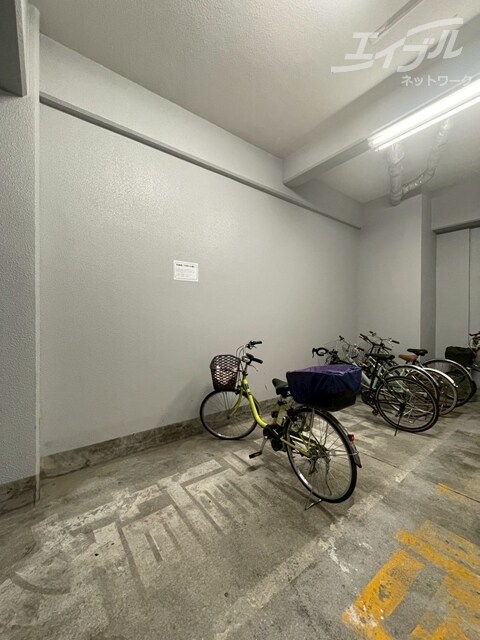 物件外観写真3　(駐輪場)