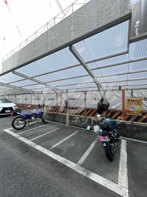 物件外観写真5　(バイク置き場)
