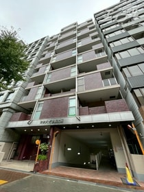 大阪メトロ御堂筋線 新大阪駅 14階建 築47年の外観写真