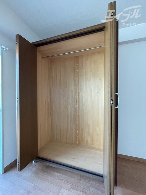 物件内観写真12　(可動式クローゼット)