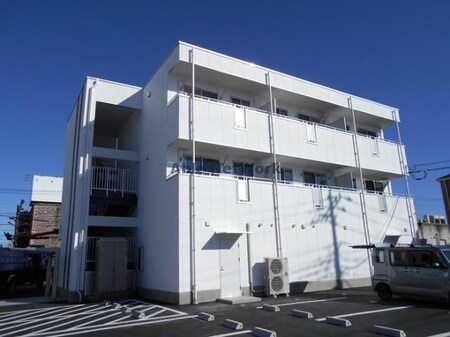 ｐｌｕｓ１（高崎市緑町）外観写真