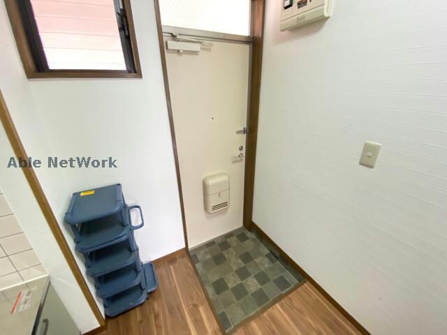 物件内観写真11　(玄関回りです)