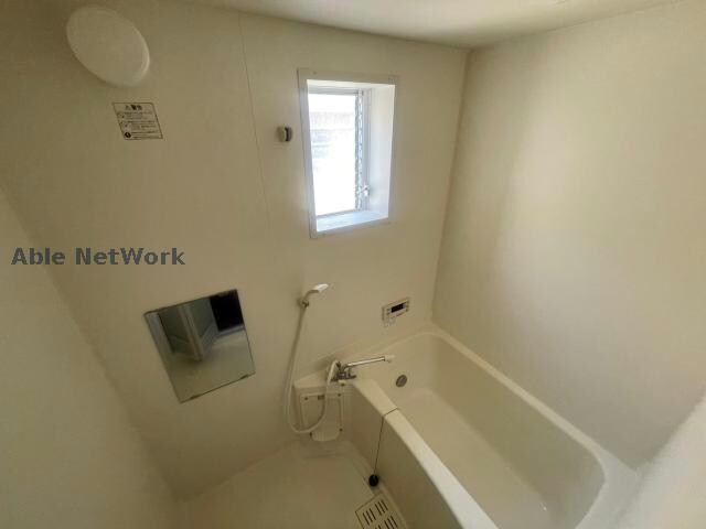 物件内観写真20　(風呂は窓付きです。)