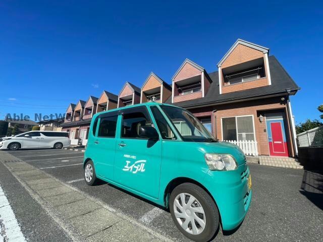 物件外観写真1　(Ⅲ：部屋の前に駐車できます)