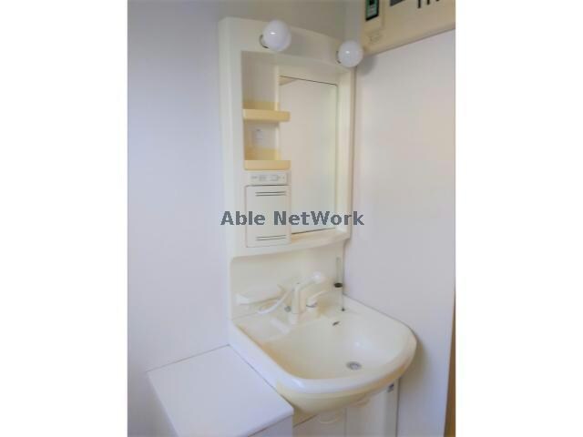 物件内観写真4　(シャンプードレッサー付きです)