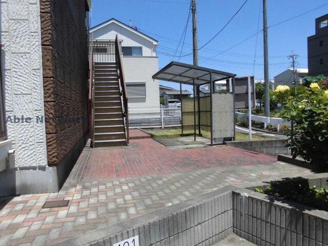 物件外観写真3　(駐輪場です)