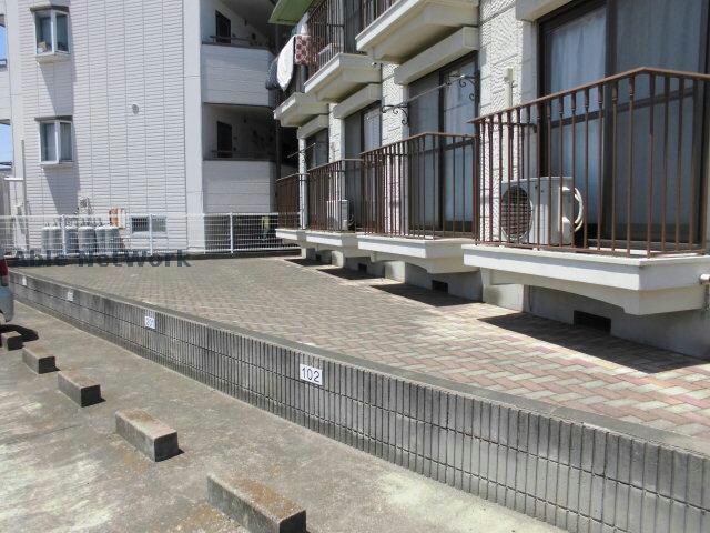 物件外観写真4　(共有部分清掃してあります)