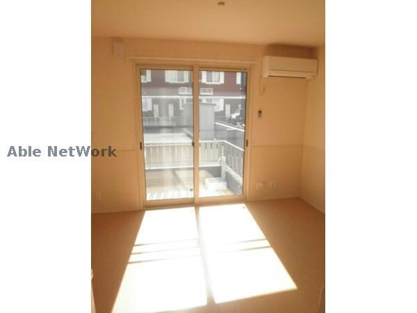 物件内観写真5　(陽が差し込みます。)