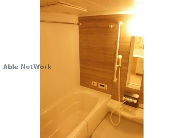 物件内観写真7　(1坪タイプで足が延ばせます。)