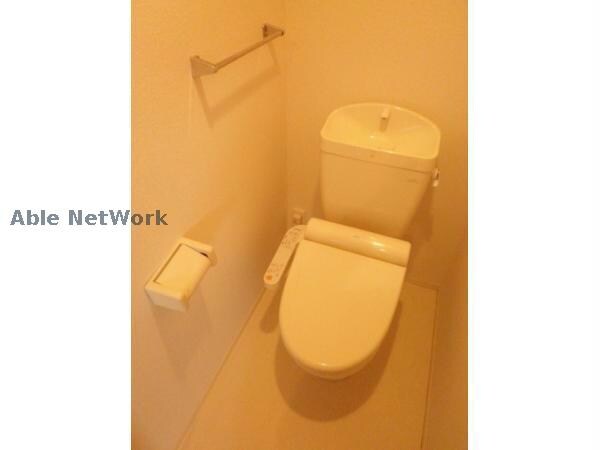 物件内観写真8　(温水洗浄便座付きです。)