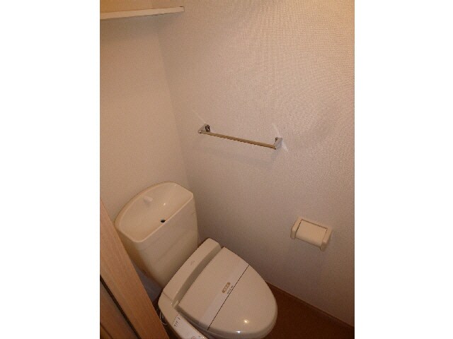 物件内観写真4　(温水洗浄便座付きです)