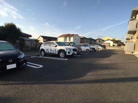 物件外観写真2　(駐車場)